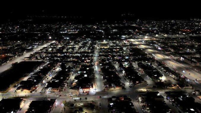 Concluye Municipio modernización del alumbrado público LED en Villas del Rey