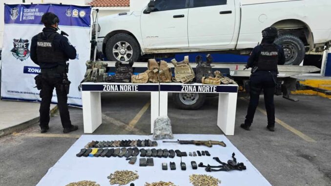 Detienen a 2 mujeres con droga; aseguran vehículos y armamento en Valle de Juárez