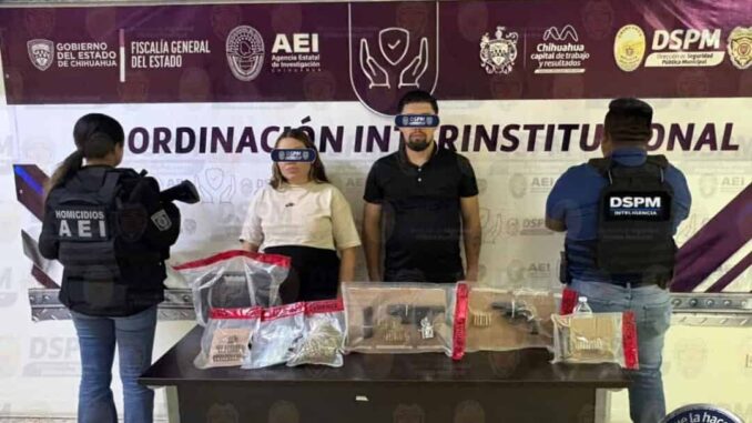 Presentan a pareja detenida y aseguramiento tras cateo de Quinta Sebastián