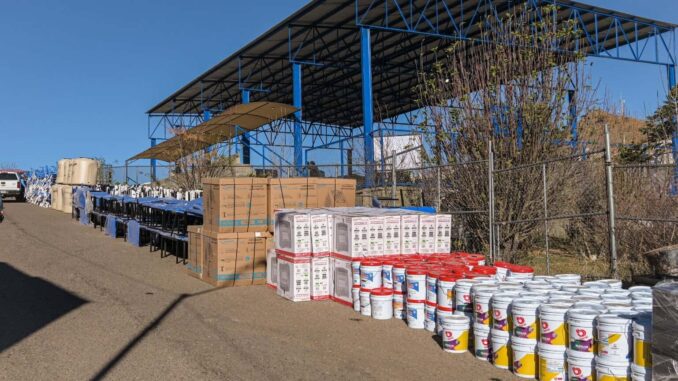 Maru Campos entrega en Parral equipamiento para 110 escuelas de la región sur