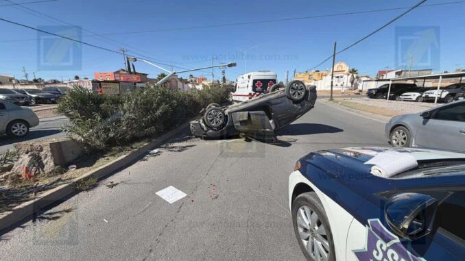 Choque volcadura deja a padre e hija lesionados en la Sosa Vera