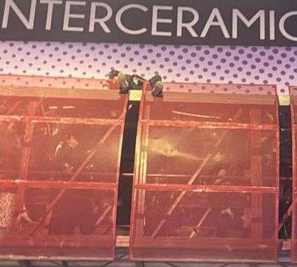 Intenta joven de 21 años lanzarse de puente en la López Mateos