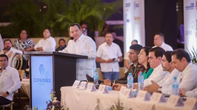 Joaquín Díaz Mena encabeza toma de protesta del Consejo Directivo de Coparmex Mérida