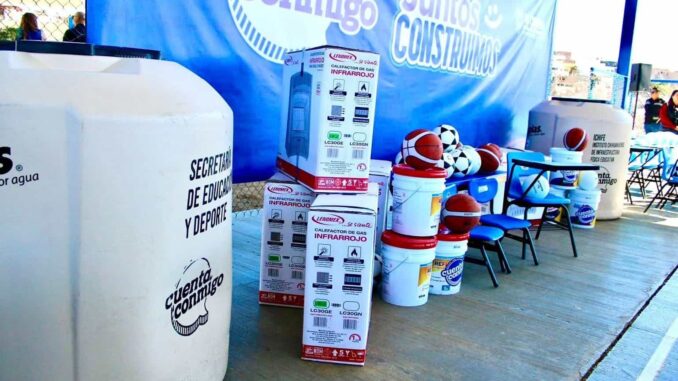 Gestiona Arturo Medina equipo para escuelas de Guadalupe y Calvo; “Gobernadora nos atendió, ya enviamos mobiliario”