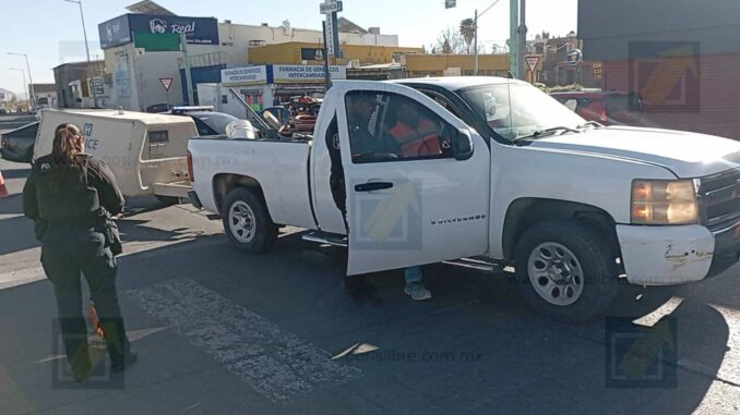 Mujer es embestida por pickup en cruce de la calle 80 y Vialidad Ch-P