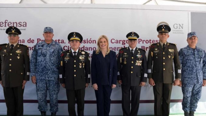 Maru Campos acude como invitada especial a la toma de protesta del nuevo coordinador estatal de la Guardia Nacional