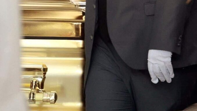 Ataúd dorado, música regional y mucha seguridad, en la despedida de «El Mencho» en Guadalajara