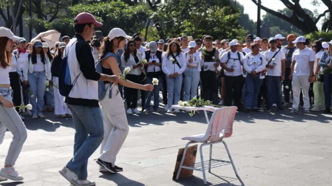 Marchan en Cuernavaca por desaparición de Kimberly Joselín, estudiante de la UAEM