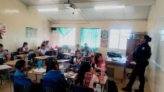Dan plática sobre acoso escolar en primaria Ramón Langarica Quintana