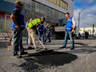 Supervisa Marco Bonilla trabajos de bacheo en la Santo Niño; mantenimiento vial continúa en toda la ciudad