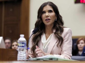 Varios sectores reciben con beneplácito la salida de Noem del DHS y exigen reformas