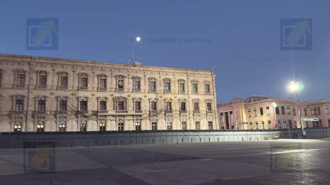 Blindan el Centro Histórico previo a la marcha 8M