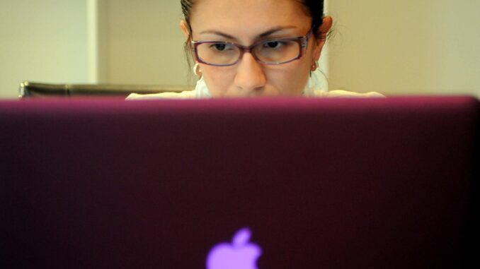 Los hombres tienen 25 % más ingresos que las mujeres en México, según estudio