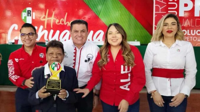PRI reconoce a militantes con más de 55 años de trayectoria en su 97 aniversario