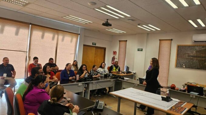 CEJUM lleva tema de “Lenguaje incluyente y no sexista” a personal del aeropuerto en Ciudad Juárez