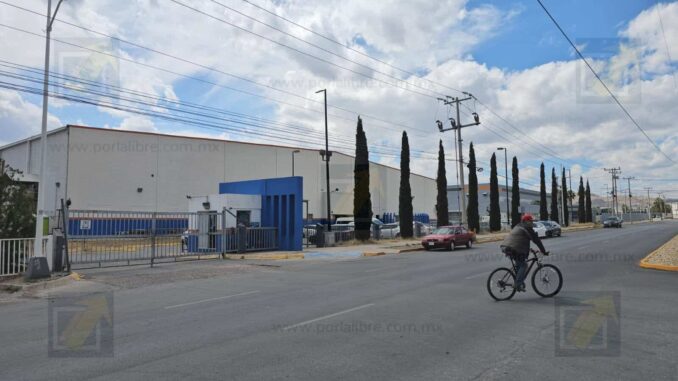 Trabajador resulta lesionado tras accidente con maquinaria en abarrotera del Complejo Industrial Chihuahua