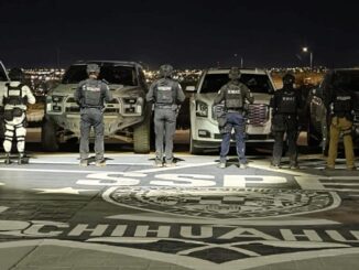 Aseguran 13 vehículos con reporte de robo y más de 4 mil botellas de alcohol en San Buenaventura