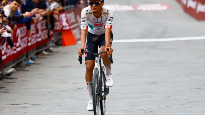 Isaac del Toro hace historia con podio en la Strade Bianche 2026