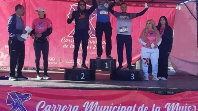 Gana policía primer lugar en su categoría durante carrera municipal de la mujer