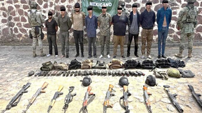 En Guadalupe y Calvo aseguran armas, explosivos y cartuchos; 9 detenidos