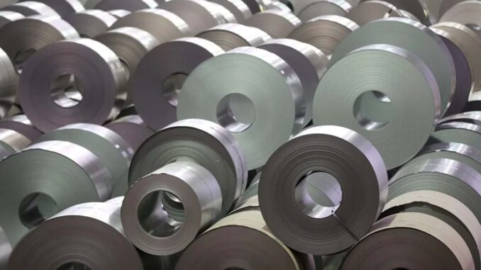 México busca eliminar aranceles al acero, aluminio y vehículos en revisión del T-MEC