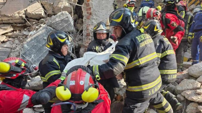 Recuperan cuerpo de tercer trabajador tras colapso de edificio en San Antonio Abad
