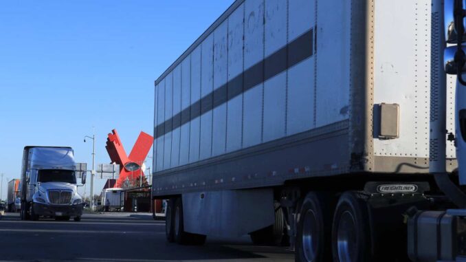 Industria y transporte ven un colchón fiscal para mitigar alza de combustibles en México