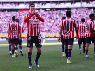 Doblete de la ‘Hormiga’ González y Chivas gana