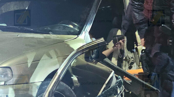 Conductora provoca choque contra tráiler en carretera Chihuahua–Aldama