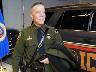 Greg Bovino, jefe de operaciones migratorias en las que murieron dos ciudadanos, se retira