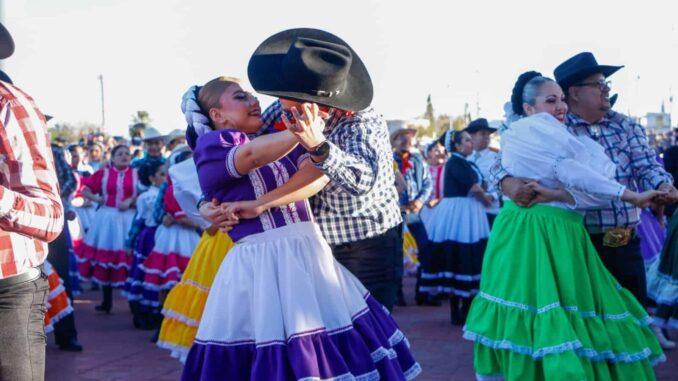 Chihuahuenses disfrutaron del color y la tradición del Festival Folklórico 2026