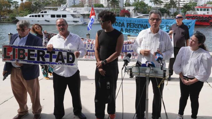 Cubanos solicitan a Trump que les permita enviar un barco a la isla con ayuda desde EE.UU.