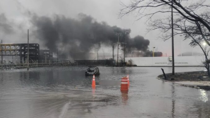 FGR investiga incendio en refinería Dos Bocas: Sheinbaum