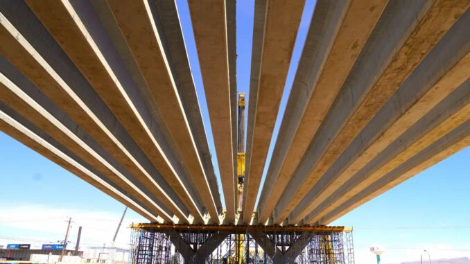 Avanza Municipio con colocación de trabes en puente de carretera Aldama y Fuerza Aérea