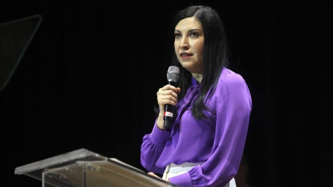 Gobernadora del Banxico alerta de rezagos en igualdad de género en la banca