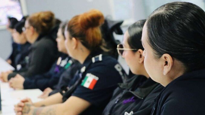 Capacitan a mujeres policías sobre maternidad, trabajo y roles de género