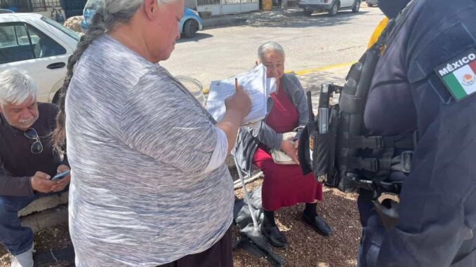 Ofrecen plática sobre extorsión telefónica a adultos mayores