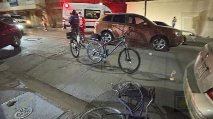 Ciclista resulta lesionado tras choque contra camioneta en el Centro 