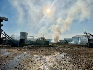 Trabajaron bomberos cerca de 12 horas para sofocar incendio en tarimera de la colonia Granjas del Valle 
