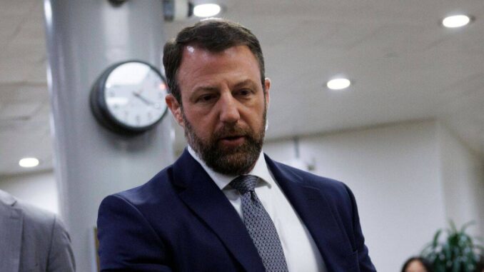 Senado confirma a Markwayne Mullin al frente de Seguridad Nacional de EE.UU.