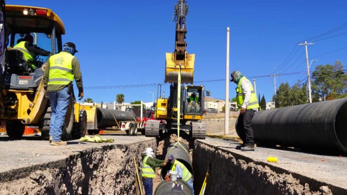 Modernizan línea de agua potable en área de construcción de Gaza de Incorporación de canal y Juventud