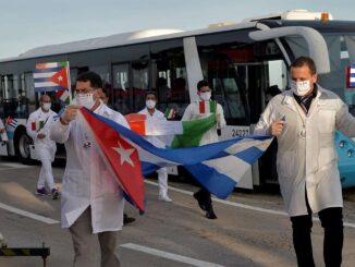 Gobierno de México seguirá contratando médicos cubanos