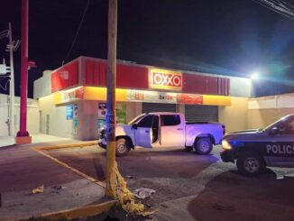 Dejan con narcomensaje a hombre golpeado y amarrado a un poste en Cuauhtémoc