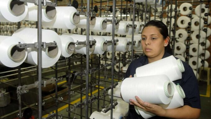 Costos de adaptación de empresas frenan ajuste a reducción de semana laboral