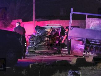 Choque entre patrulla y camión de plataforma deja a policía lesionado en Riberas de Sacramento