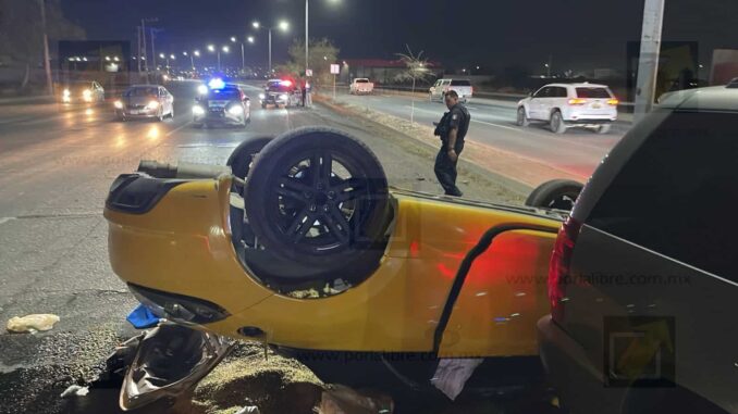 Volcadura en periférico R. Almada deja dos mujeres lesionadas