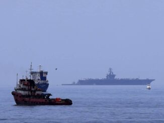 El portaaviones nuclear Nimitz de EE.UU., próximo a darse de baja, espera en aguas panameñas