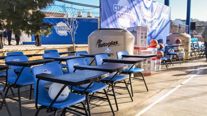 Entrega Estado material y equipo educativo a 341 planteles de 38 municipios