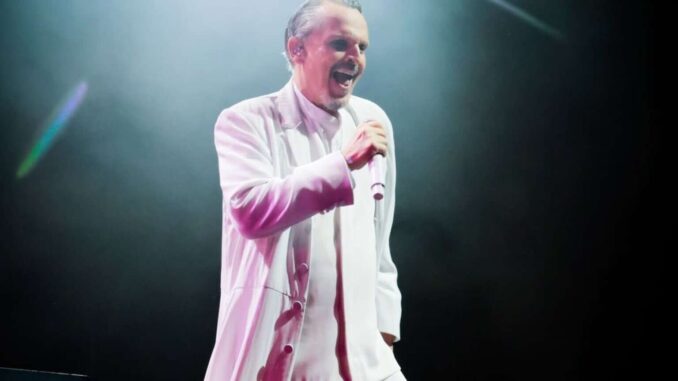 Miguel Bosé cumple 70 años en plena gira por América Latina con su ‘Importante Tour’