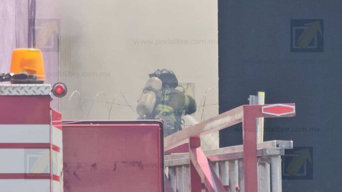 Incendio arrasa vivienda deshabitada en colonia El Palomar
